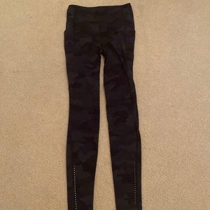 lululemon black camo HR fast and free 28” leggings